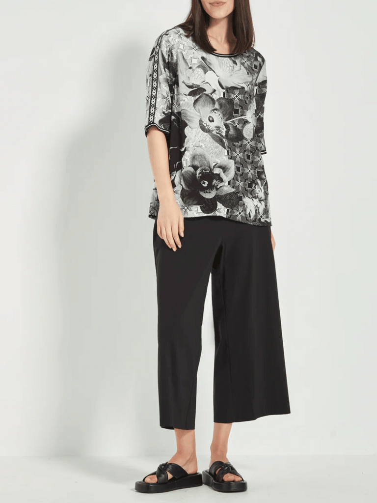 VERGE Relaxed Fit Macy Top in Black Floral Print Verge Stockist Online Australia Signature of Double Bay Mature Fashion Acrobat Flattering