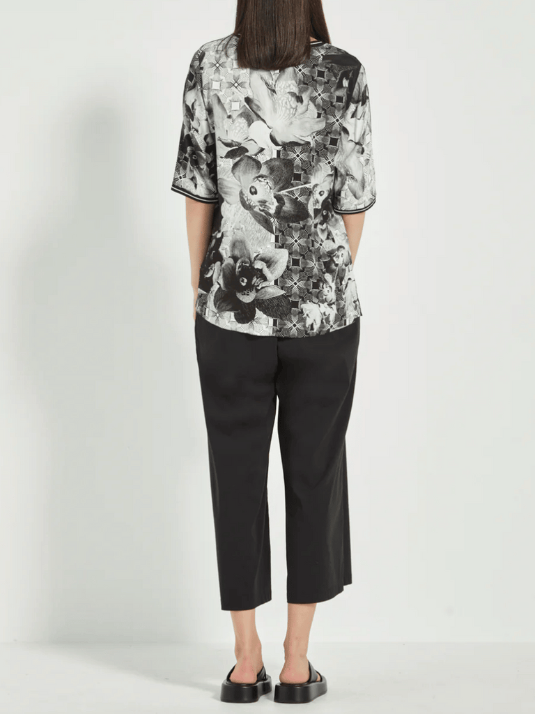 VERGE Relaxed Fit Macy Top in Black Floral Print Verge Stockist Online Australia Signature of Double Bay Mature Fashion Acrobat Flattering