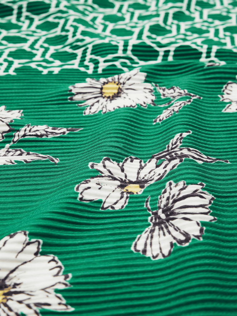 Desigual Square Scarf in Green Floral Chain Print 24SAWA34 Desigual Stockist Online Signature of Double Bay European Spanish Fashion Mature Fashion jackets Blazers dresses shirts