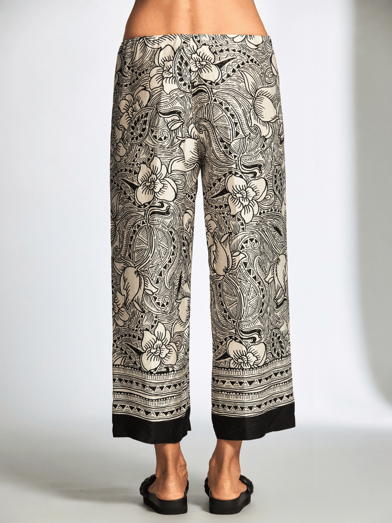 Peruzzi 7/8 Woodblock Print Trousers in Black and Ecru Print S25125 shop peruzzi, peruzzi fashion, peruzzi stockists, peruzzi stockists australia, peruzzi sydney, peruzzi womens clothing
