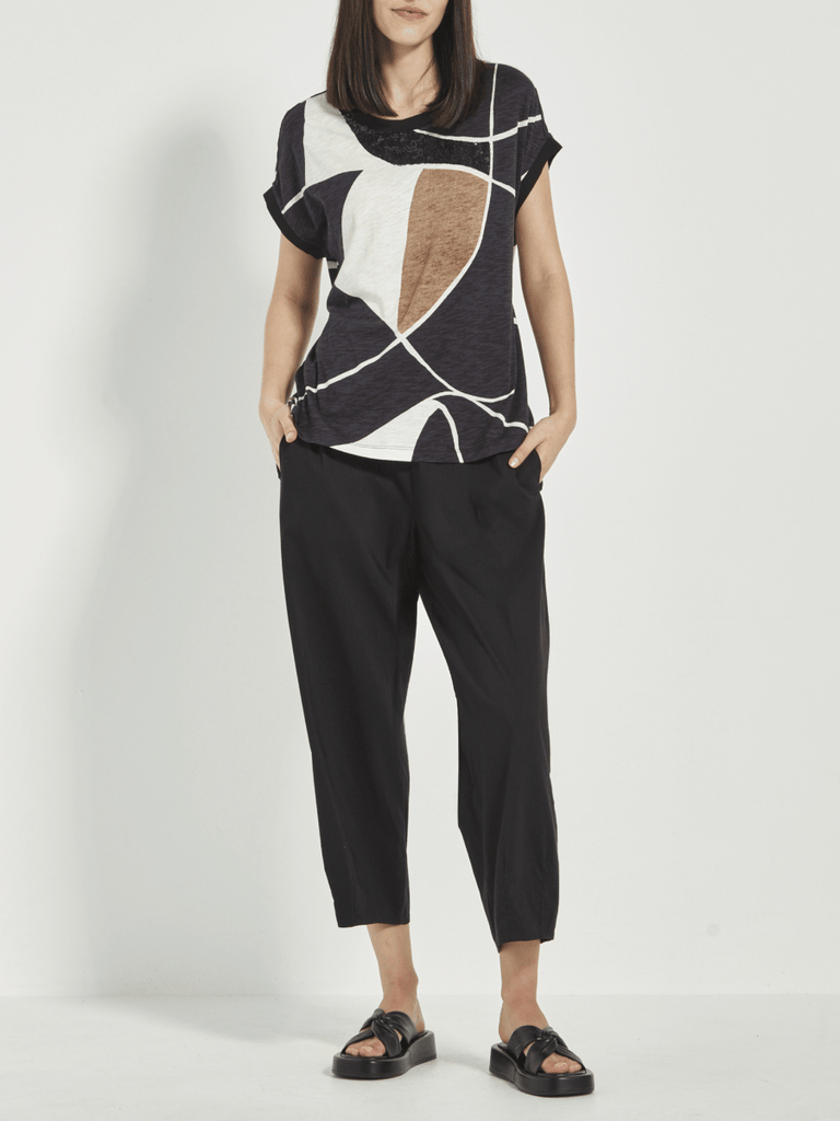 VERGE Short Sleeve Relaxed Fit Genesis Top in Black, Brown and White Print 9736 Verge Stockist Online Australia Signature of Double Bay Mature Fashion Acrobat Flattering