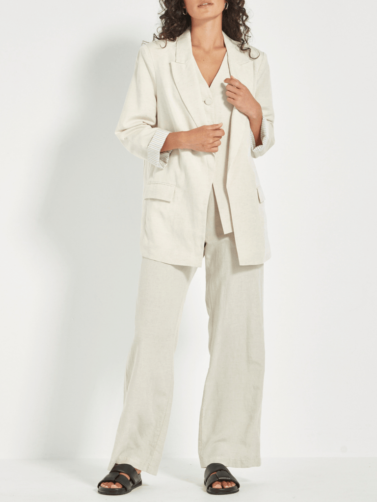 VERGE Longline Linen Yara Blazer in Cashew Beige Verge Stockist Online Australia Signature of Double Bay Mature Fashion Acrobat Flattering