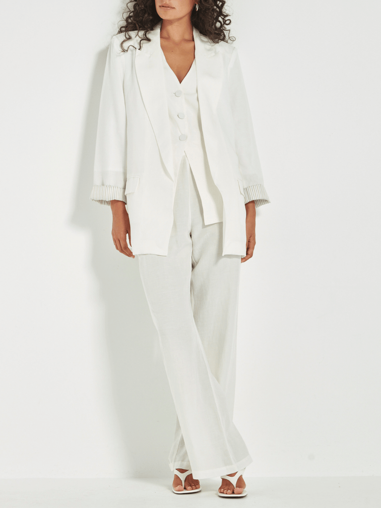 VERGE Longline Linen Yara Blazer in White Verge Stockist Online Australia Signature of Double Bay Mature Fashion Acrobat Flattering