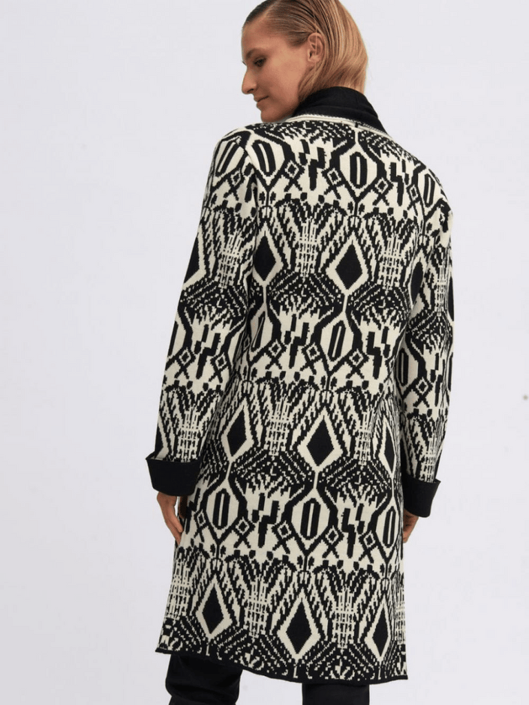 Leria 3/4 Knitted Cardi in Black and Off-White Geometric Ethnic Print Tinta and Bariloche online Australia Shop Tinta Bariloche shorts, dresses, tops online. Signature of Double Bay Fashion Tinta and Bariloche Online