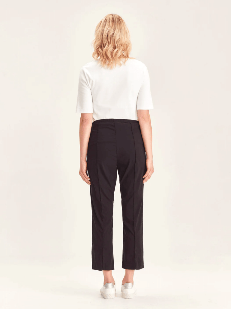 Verge NZ Acrobat 7/8 Pant is a versatile and comfortable wardrobe staple elasticated pull-on waistband all-day comfort Verge Stockist Online Australia Signature of Double Bay